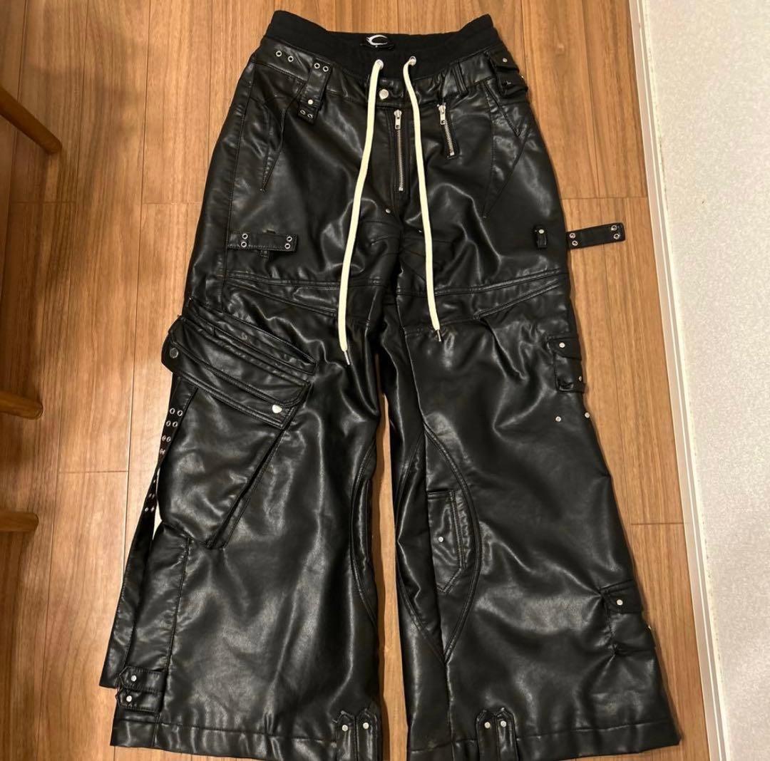 cozy worldwide レザーパンツ　Sサイズ