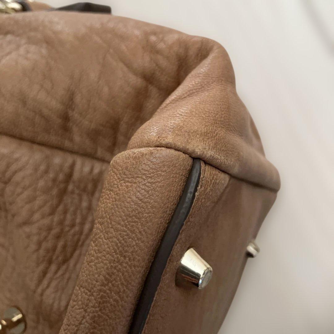 アニヤハインドマーチ　スタッズ使いレザーボストンバッグ　ショルダーベルトあり