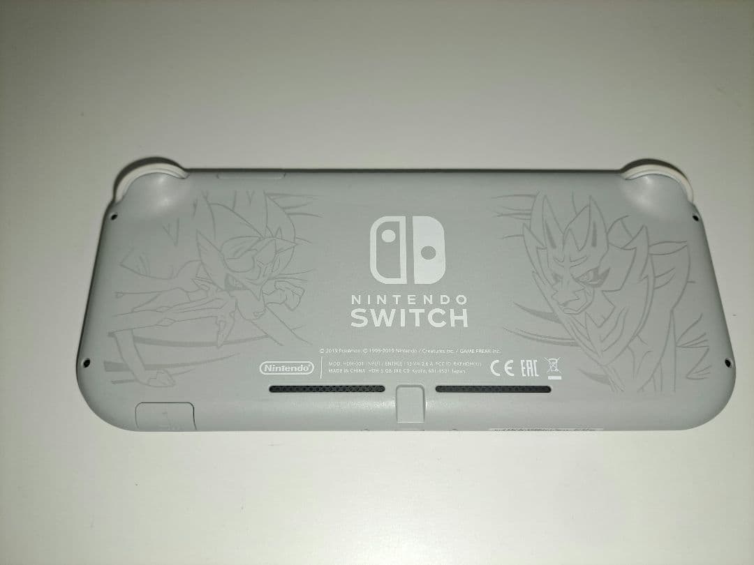 美品 Nintendo Switchライト本体 ポケモン ザシアン・ザマゼンタ
