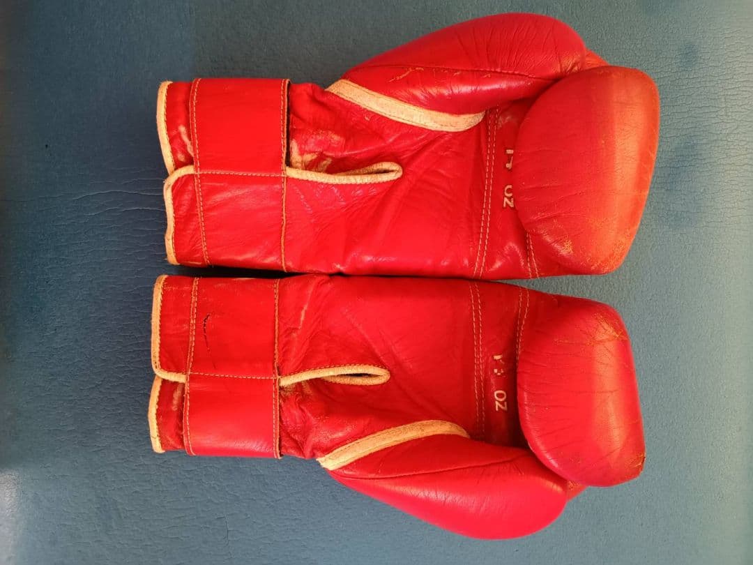 値下↘デス。14オンスのWinning赤です！安心BIGグローブ！