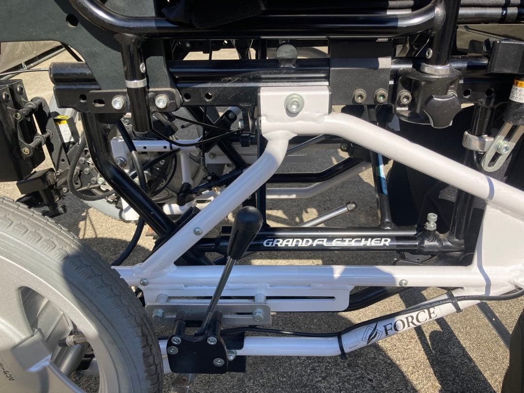 電動車椅子 充電器2個&バッテリー3個、MIKIグランドフリッチャー