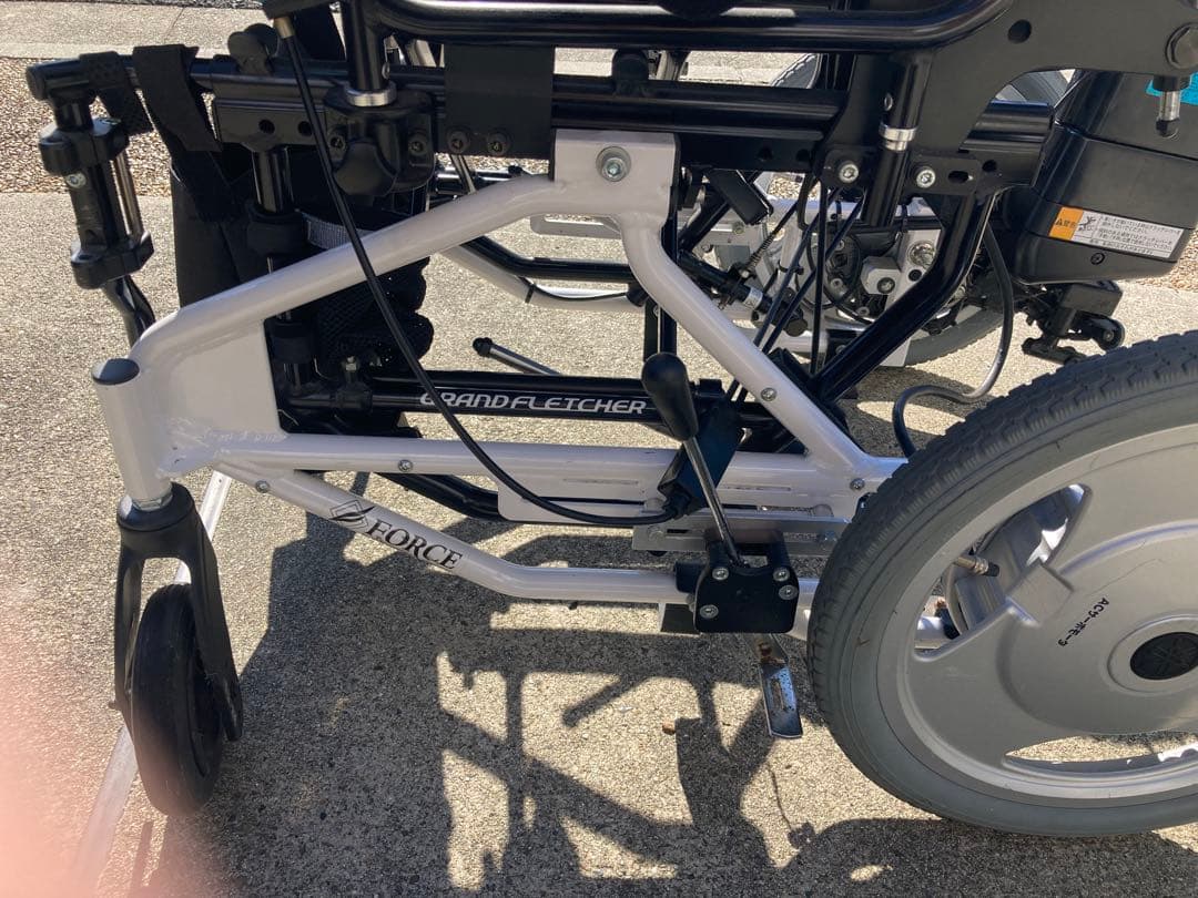 電動車椅子 充電器2個&バッテリー3個、MIKIグランドフリッチャー