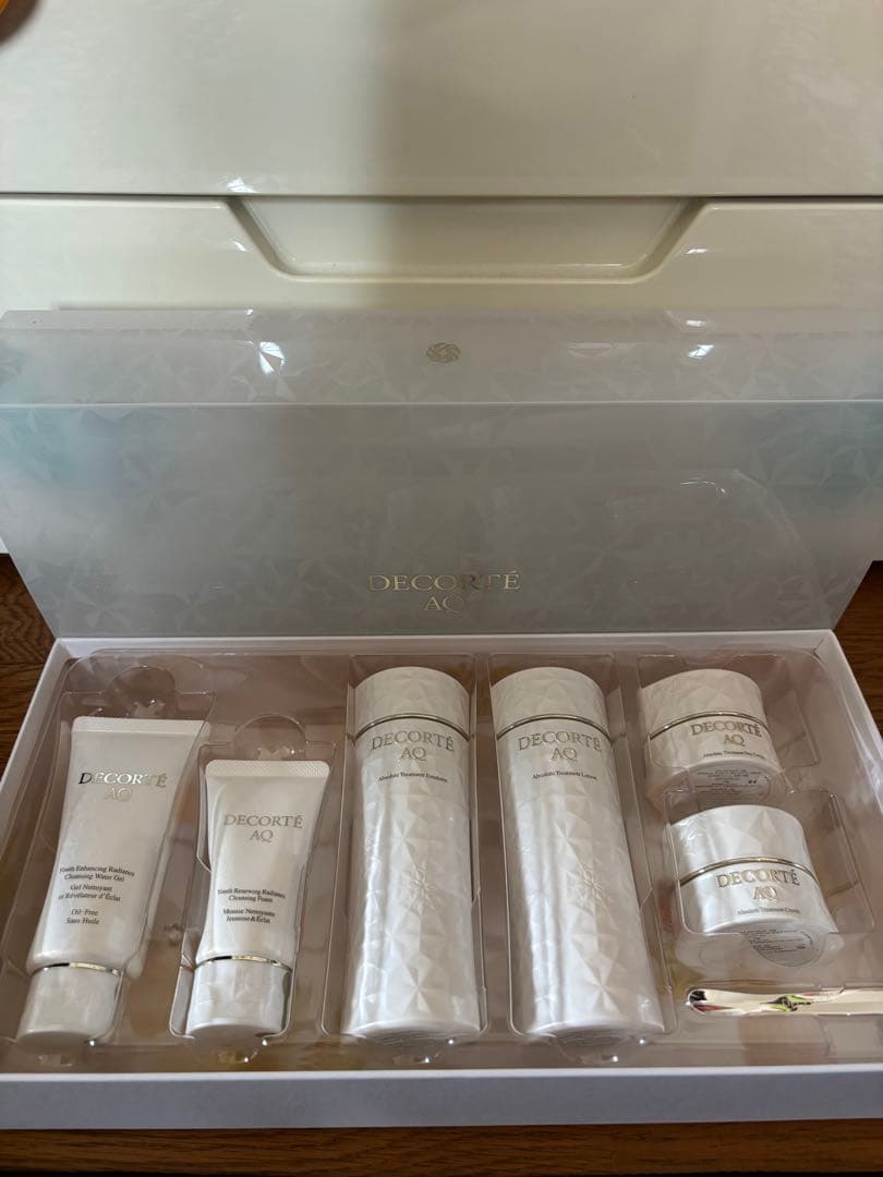 コスメデコルテ AQ ラディアンスコフレ♡