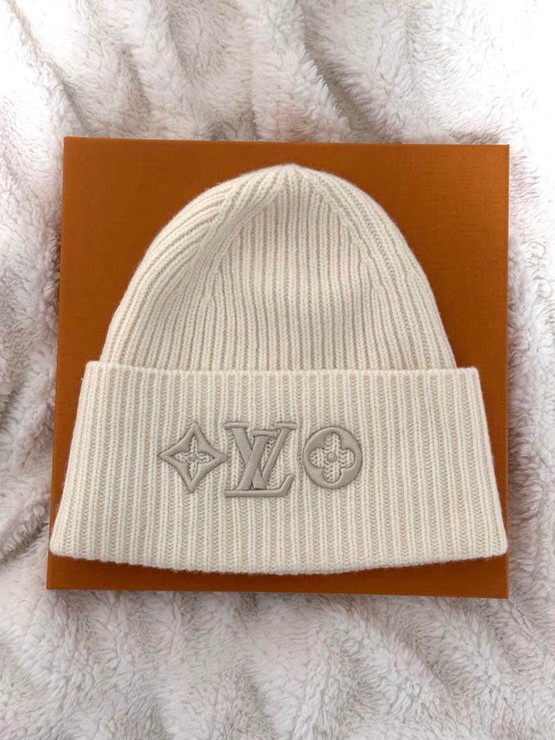 ルイヴィトン　ビーニー　ニット帽　ロゴ刺繍　アイボリー