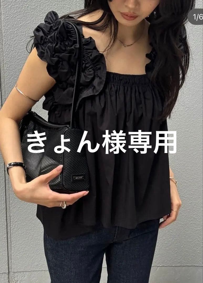 ショルダーフリルトップス⭐︎黒F