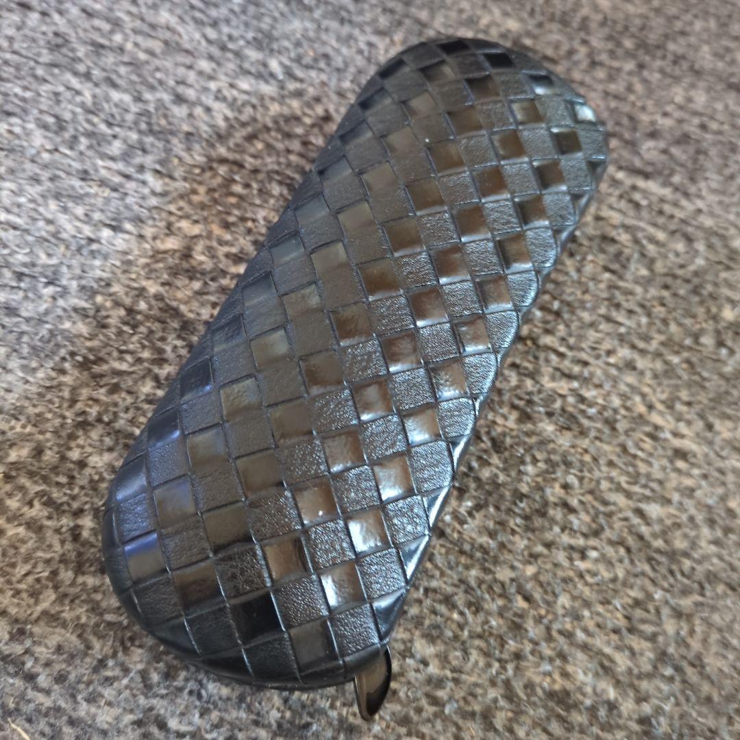 黒い編み込みメガネケース