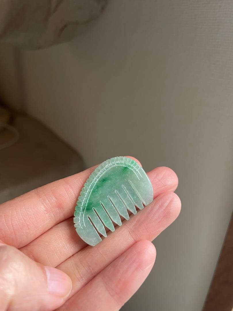 ミャンマー本翡翠 櫛 くし 彫刻 ヒスイくし