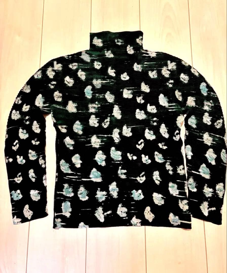 me イッセイミヤケ　トップス