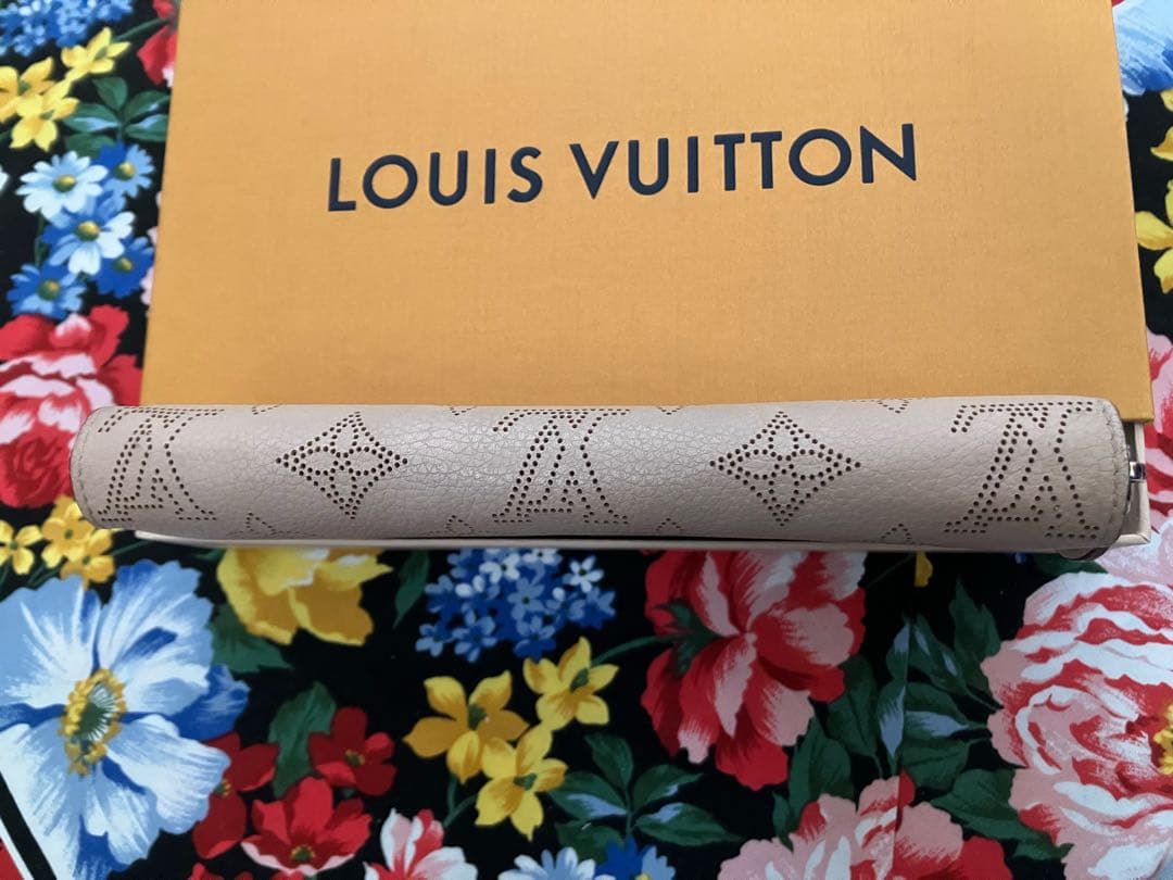 値下げ！！美品！ルイヴィトンマヒナ長財布ピンク系　付属品付き