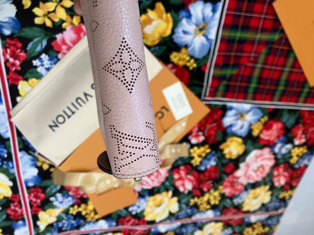 値下げ！！美品！ルイヴィトンマヒナ長財布ピンク系　付属品付き