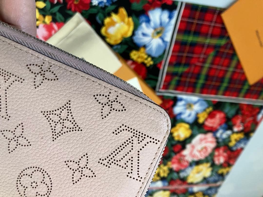 値下げ！！美品！ルイヴィトンマヒナ長財布ピンク系　付属品付き