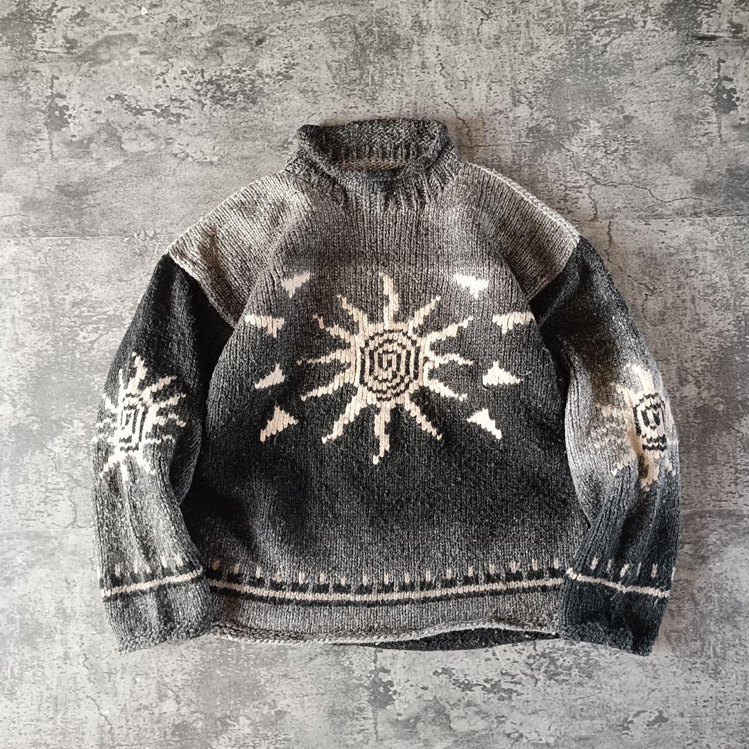 エクアドル 太陽 ローゲージ モックネックニット