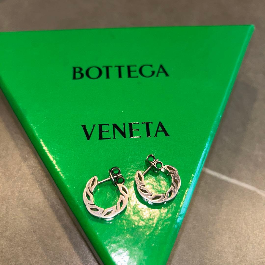 BOTTEGA VENETA シルバー フープピアス