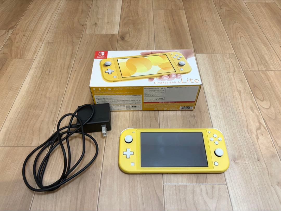 る*ぴ様 Switch　ライト　あつまれどうぶつの森　セット　イエロー　<値下げ
