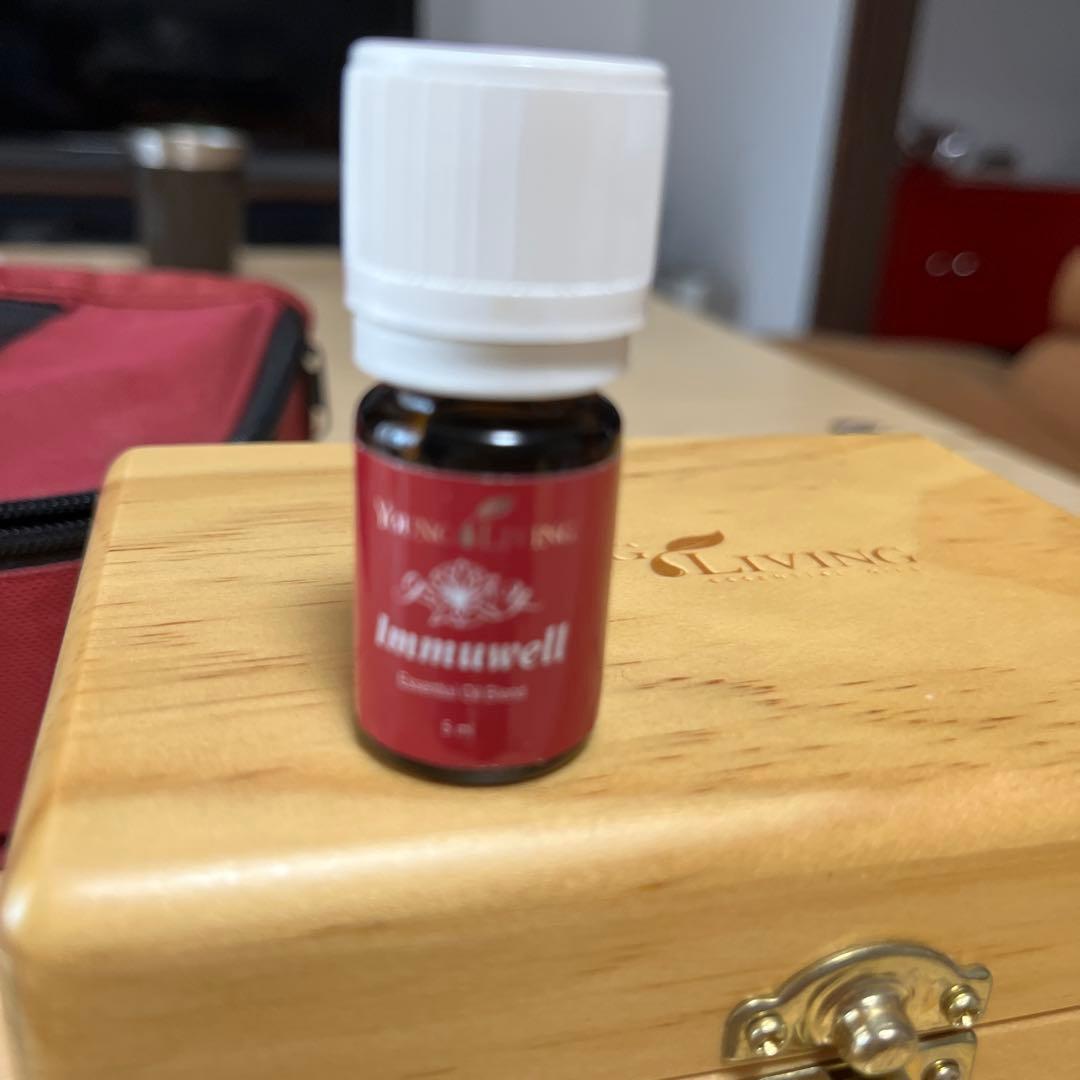 Young Living Immuwell アロマケース２個　おまけアロマオイル