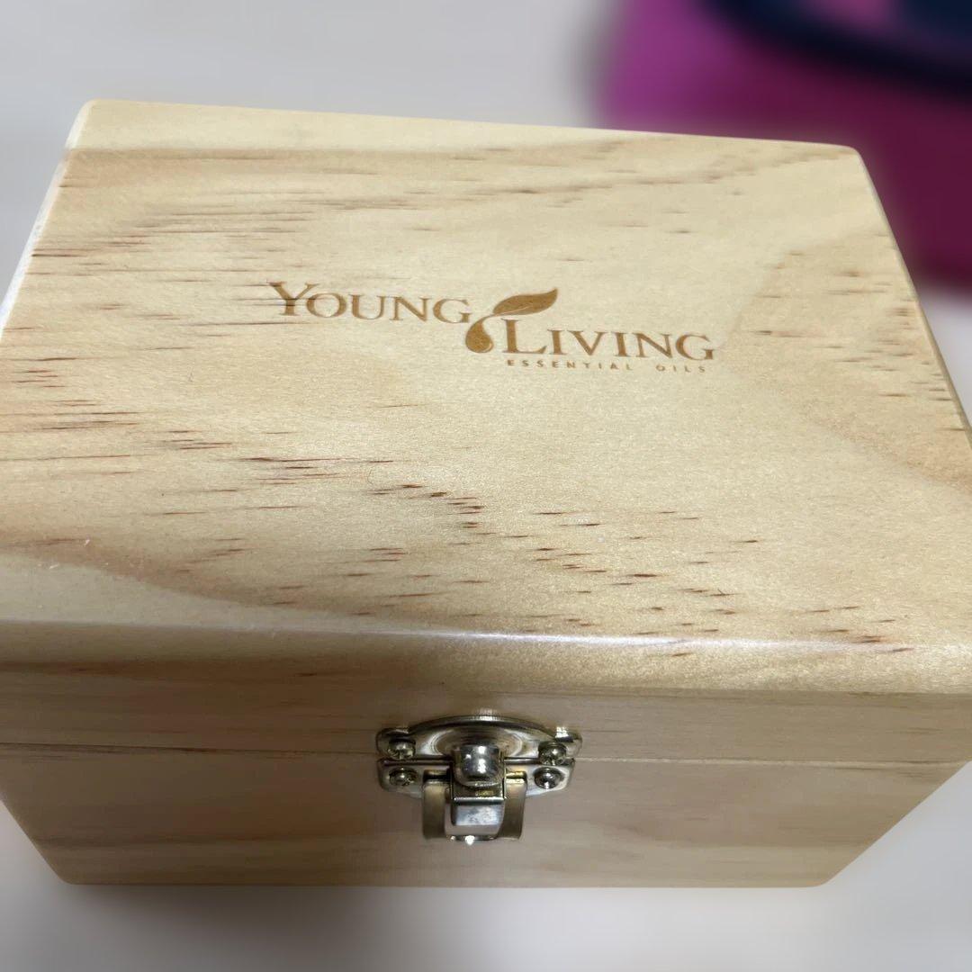 Young Living Immuwell アロマケース２個　おまけアロマオイル