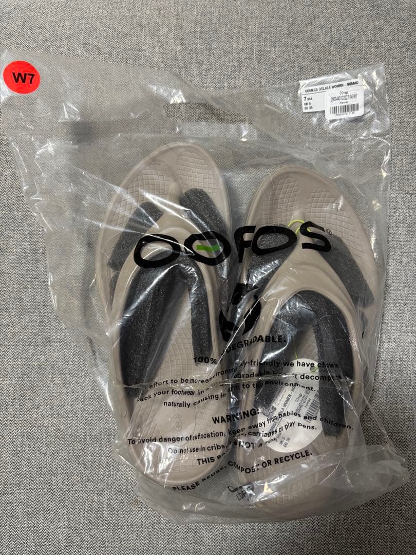 24 新品　OOFOS ウーフォス OOmega ウーメガ nomad ノマド