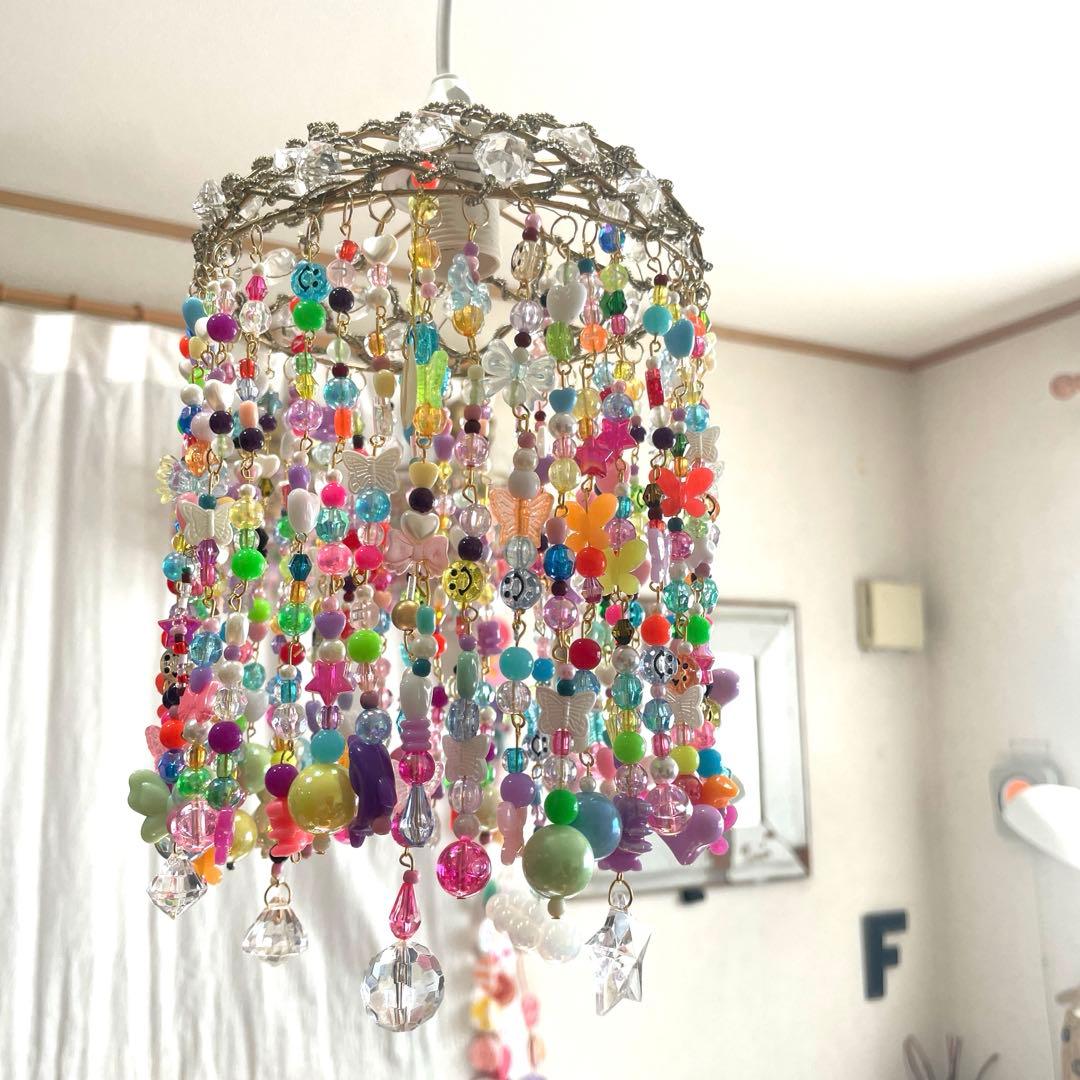 ミニシャンデリア　カラフルビーズ　天井照明　シーリングライト　ビーズ