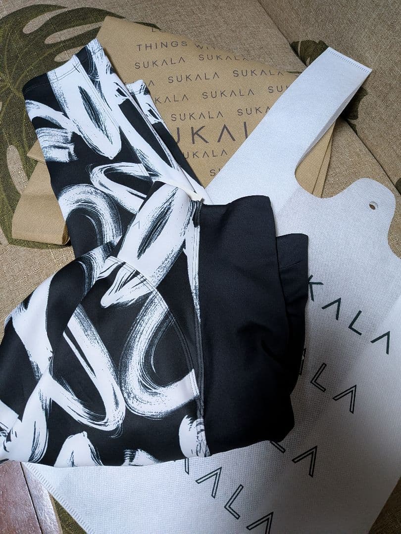 SUKALA 抽象パターン レギンススカーラ袋２枚