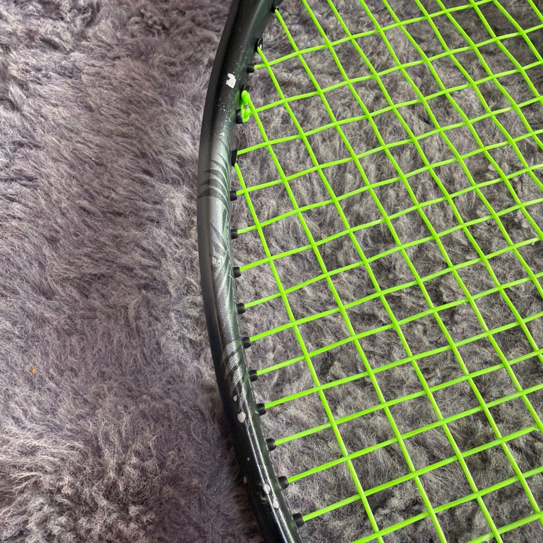 軟式テニスラケット 黒と黄緑