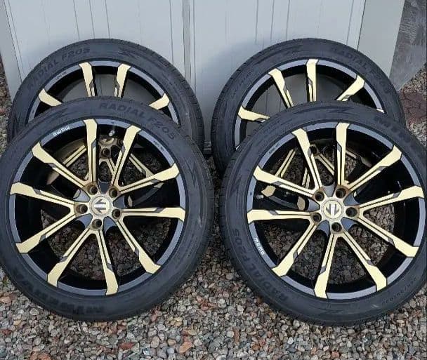 MOMO 20インチタイヤホイール　空気圧センサー付き　タイヤほぼ新品