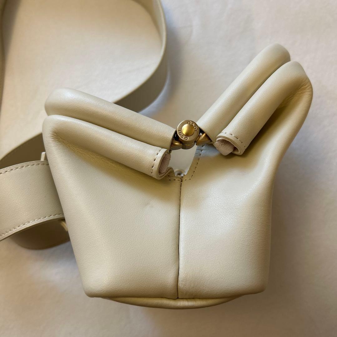 【美品】OSOIアイボリー レザー ボディバッグ