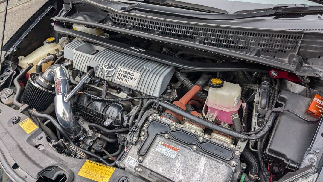 30プリウス　BLITZタワーバー