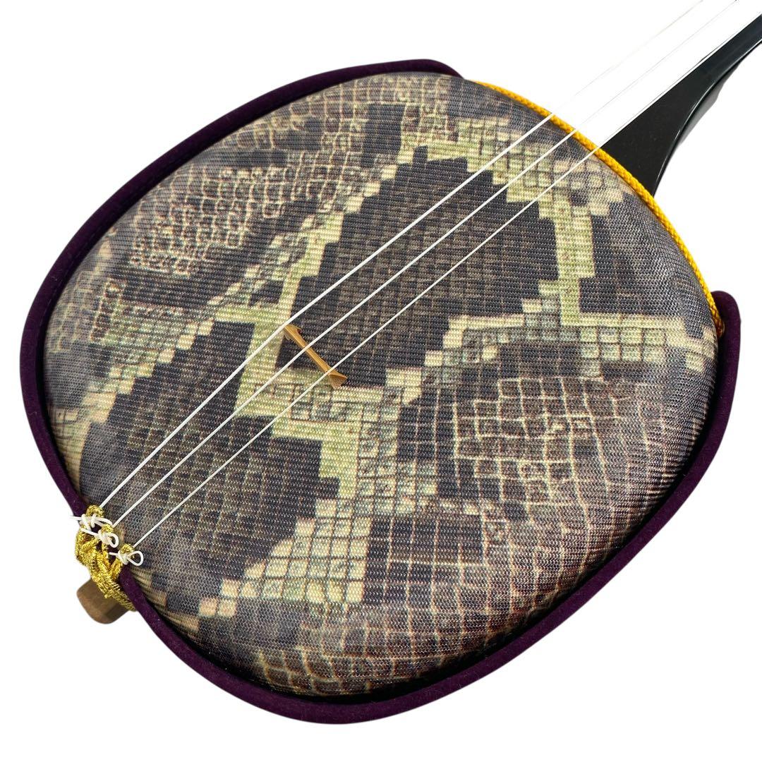 【美品】沖縄三線 三味線 人工革 合皮 ヘビ柄　ハードケース付 民族楽器 弦楽器