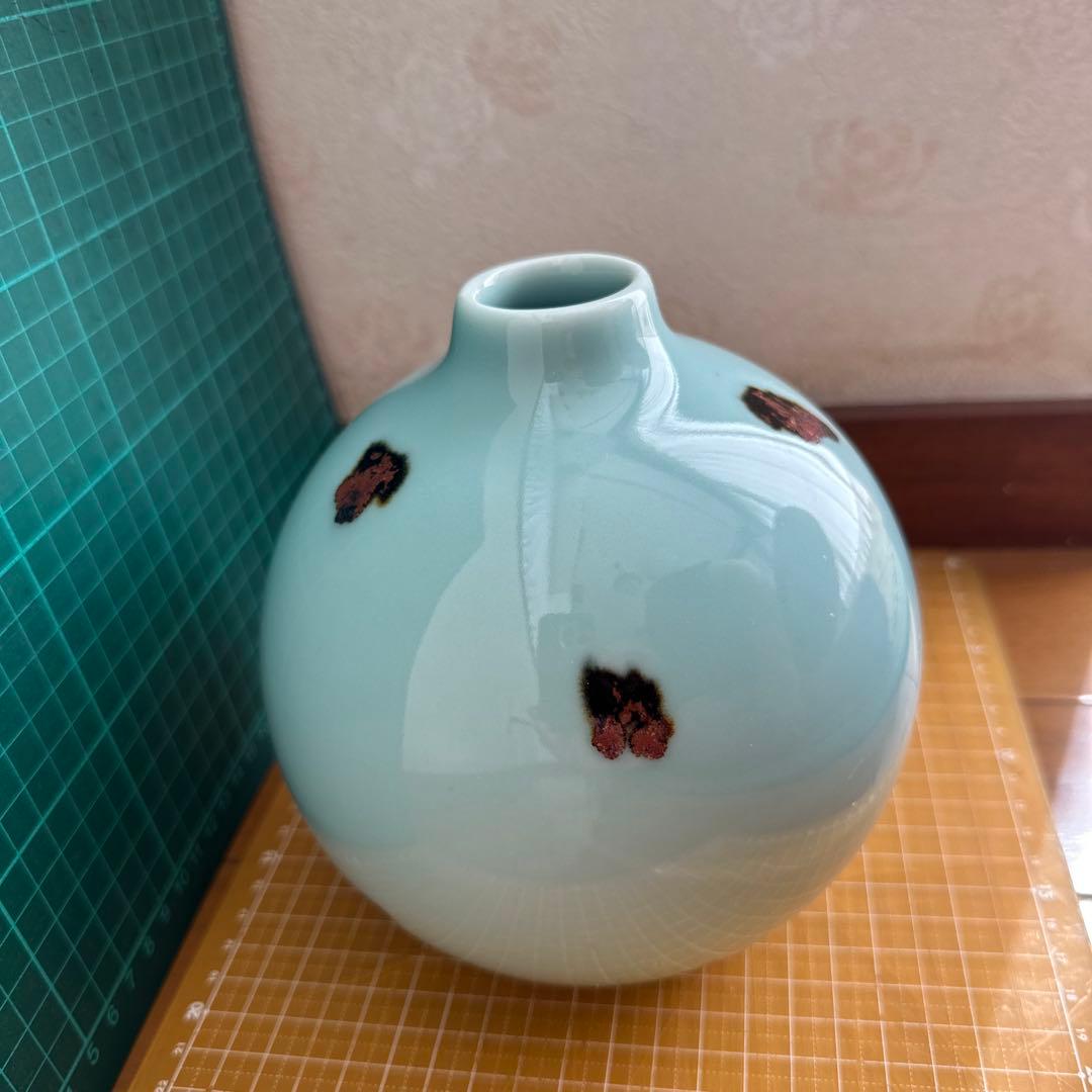 飛青磁の丸花入