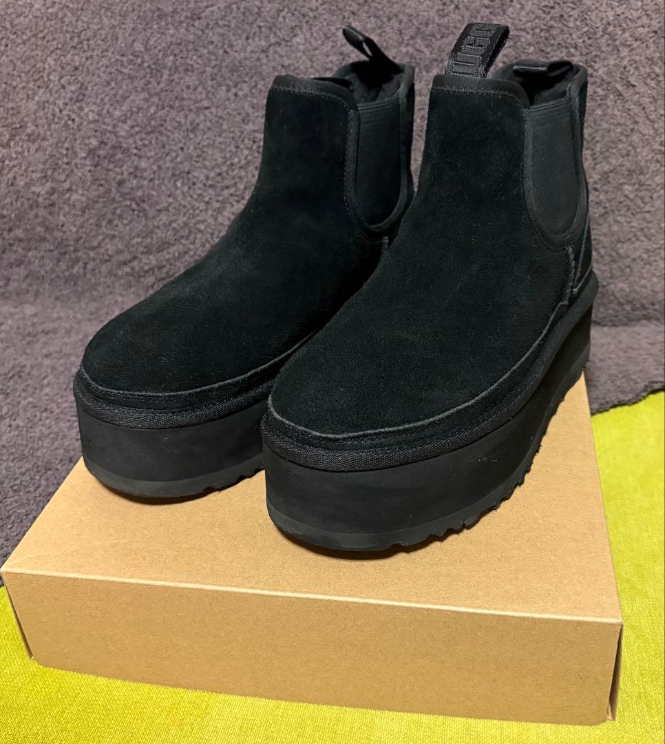 UGG ニューメルプラットフォーム チェルシー 黒 7 24㎝