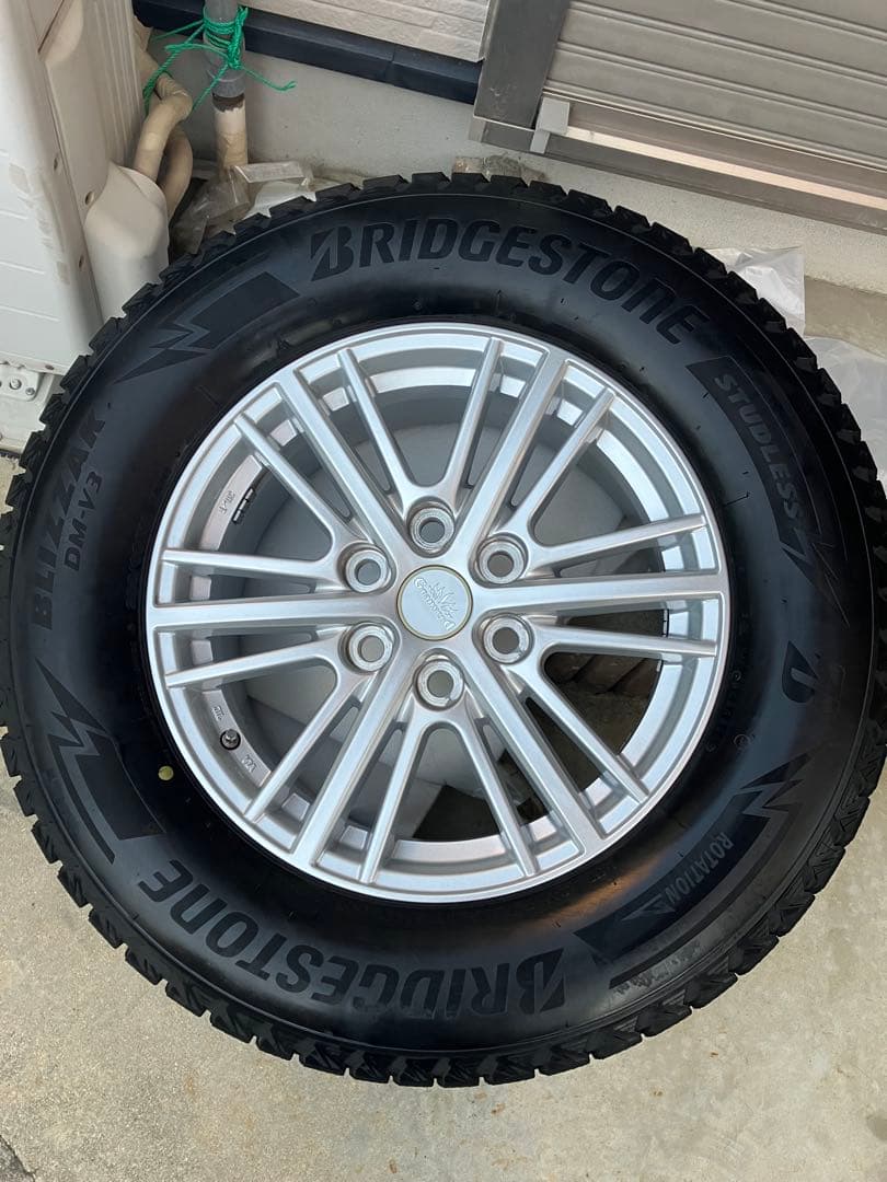 [美品]スタッドレスタイヤホイール4本セット285/60R18