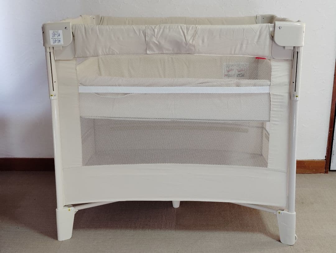 【値下げしました】Aprica 折りたたみベビーベッド クリーム色