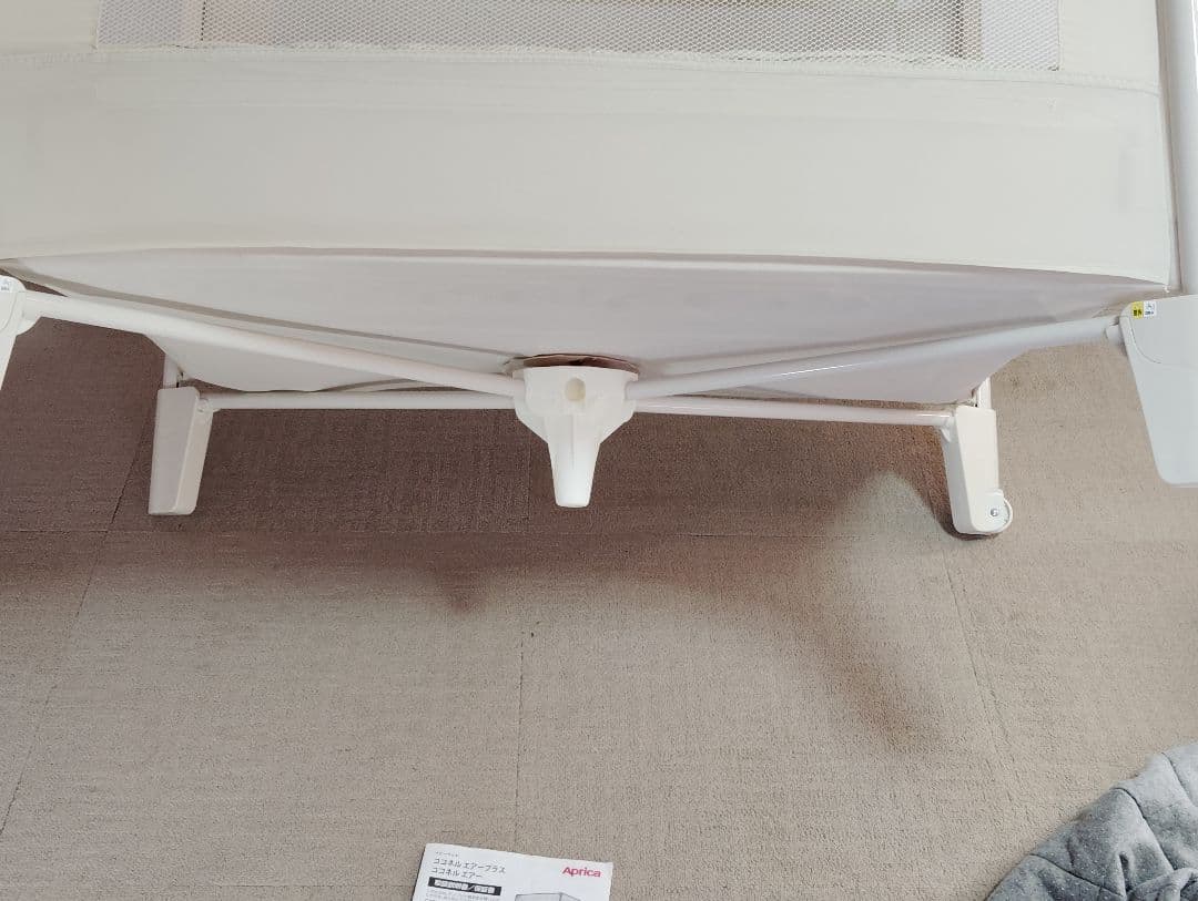 【値下げしました】Aprica 折りたたみベビーベッド クリーム色
