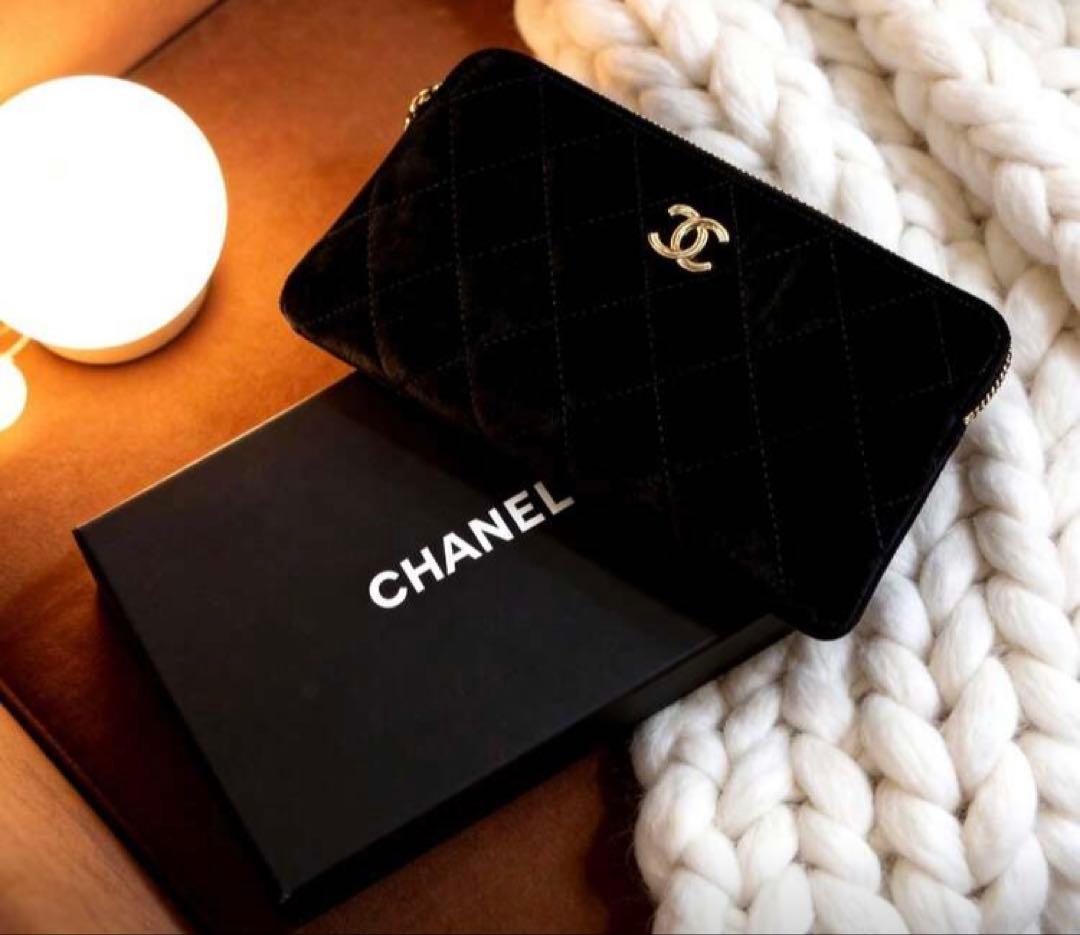 CHANEL ブラックベルベット財布ポーチ