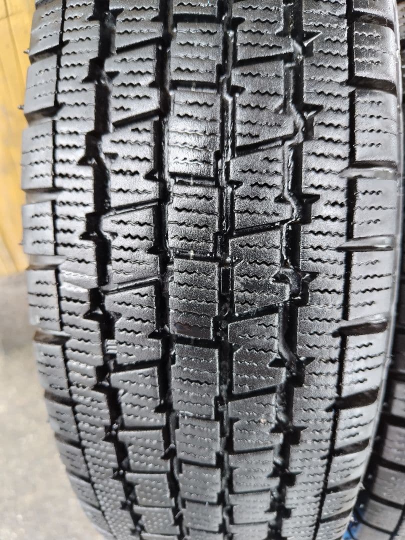 Ⓑ145R12・LT【2/2】軽トラ用スタッドレス・鉄ホイール付、２本分割