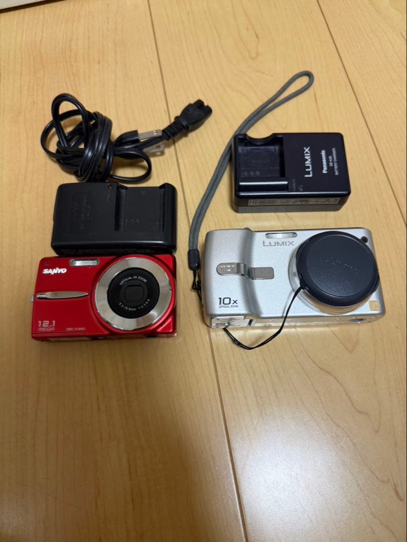 サンヨー デジタルカメラ レッド & パナソニック ルミックス シルバー