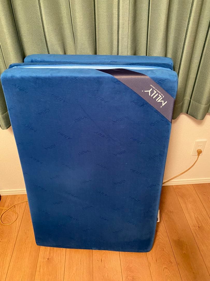 お値下げ中です。MLILY エムリリー優反発マットレス　三つ折シングル　8cm