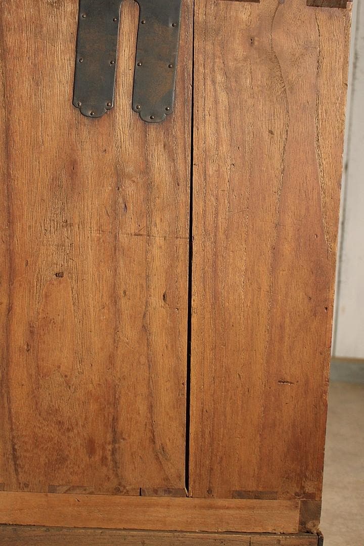 古く味のある木製の引き出し2段　チェスト　桐箪笥　タンス　古家具　古民家