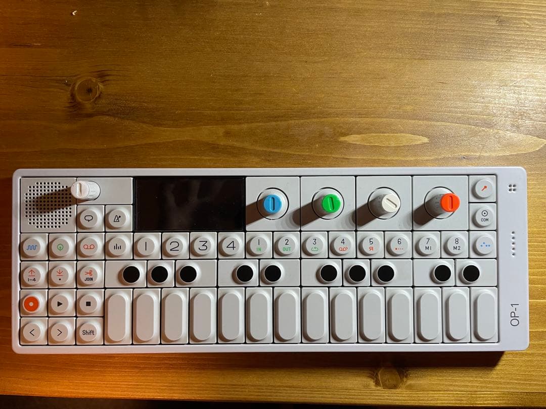 Teenage Engineering OP-1 Rev2シンセサイザー