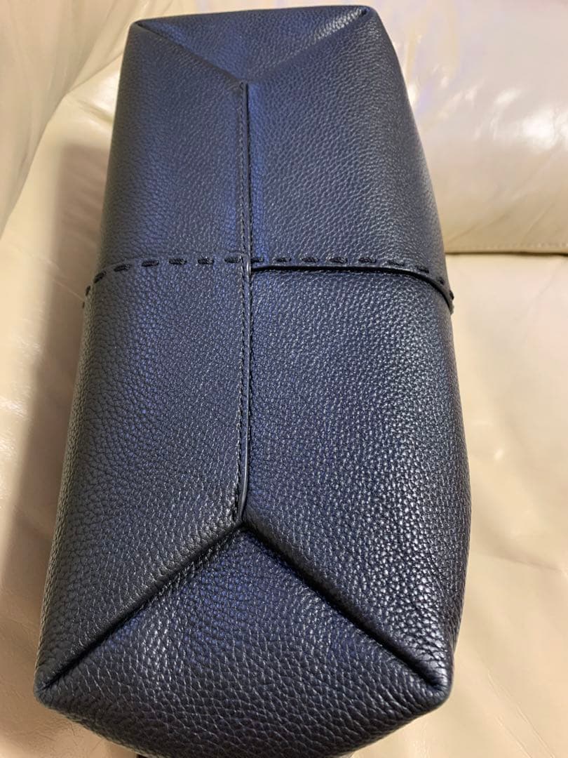 Tory Burch ブラックハンドバッグ