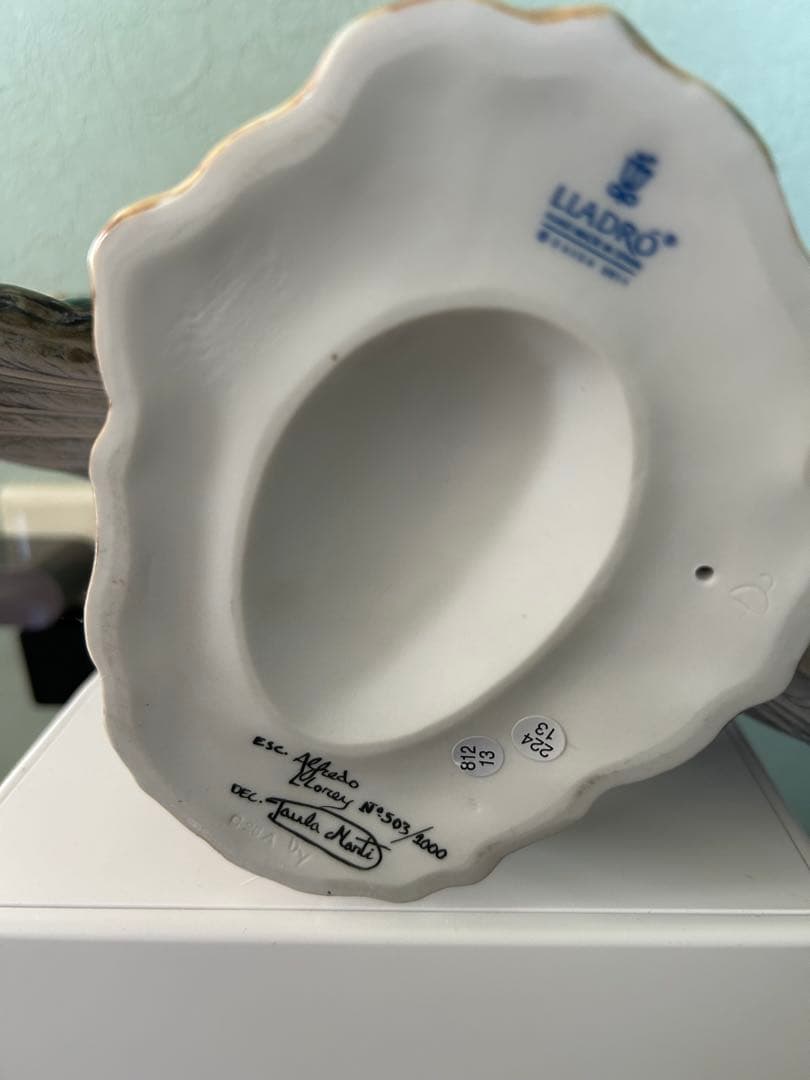 天使と孔雀の陶器置物