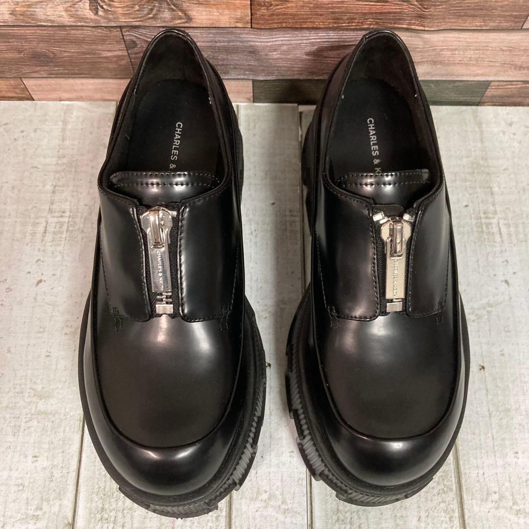 チャールズアンドキース　23.5　ジップアップ プラットフォームローファー　黒