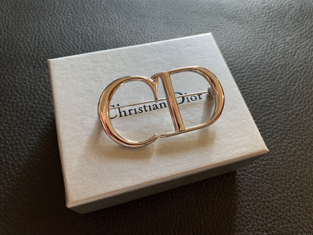 みかせページ【Dior/ディオール/ブローチ/ピンバッジ/CDロゴ】