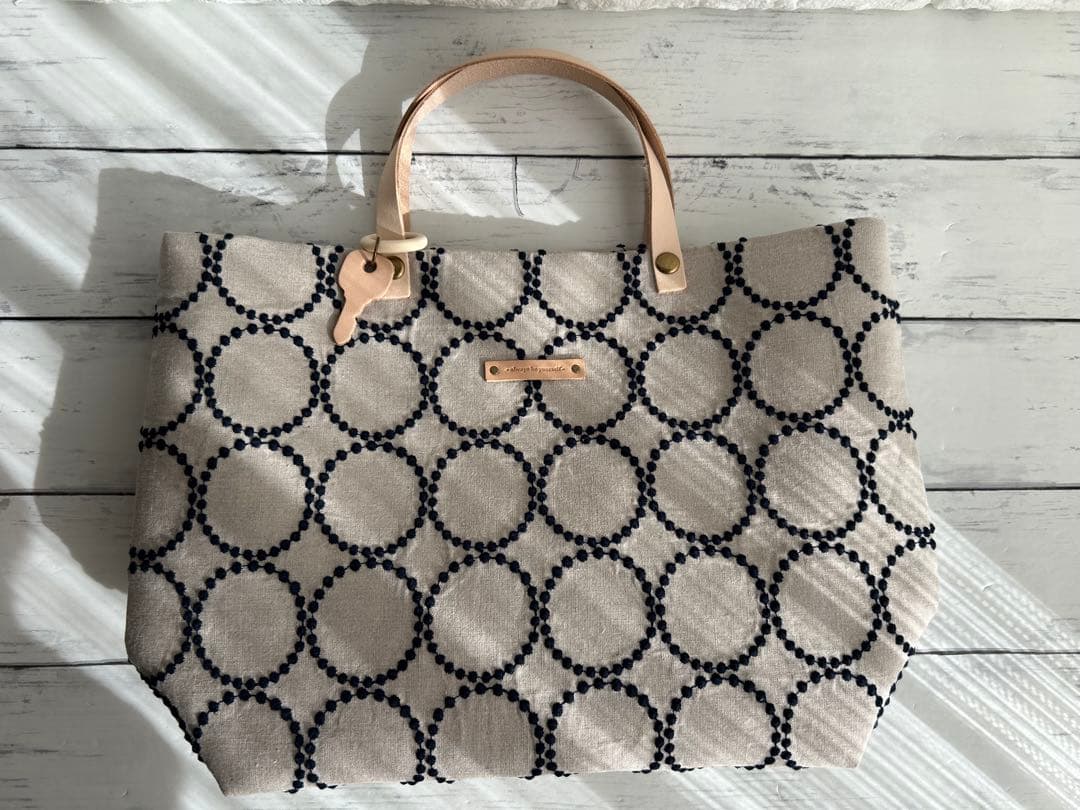 【1036】ミナペルホネンタンバリントートバッグ　ベージュ×ネイビー