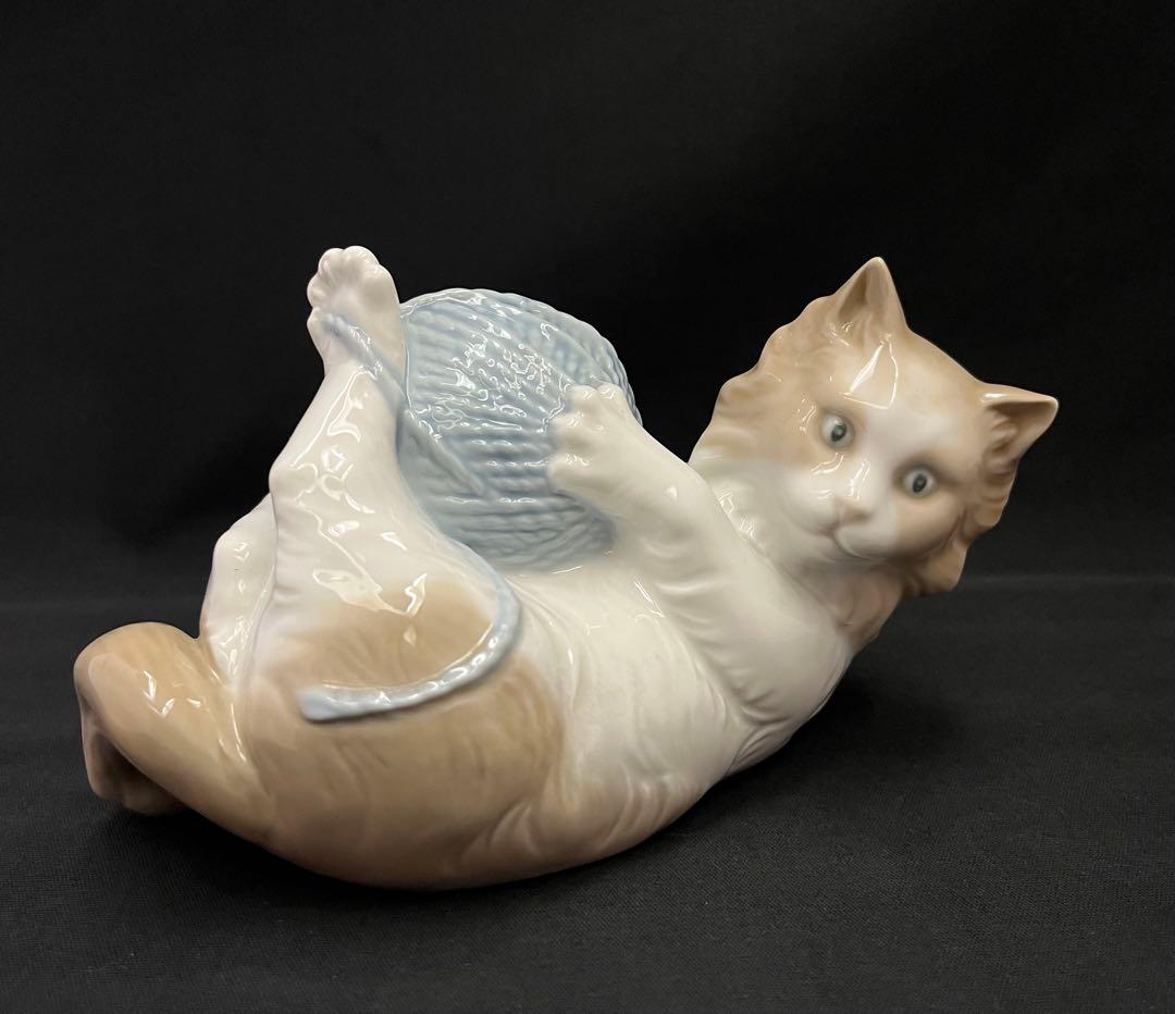 コ*ウ様 NAO LLADRO リヤドロ「毛糸玉で遊ぶ猫」ネコ フィギュリン ナ