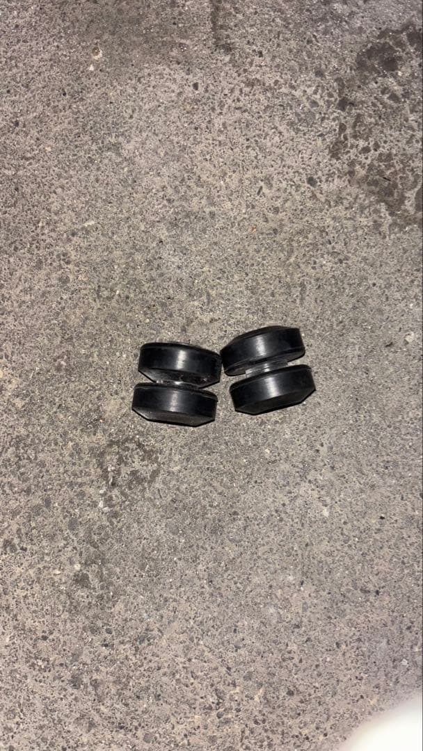 30プリウス　車高調　ピロ　BLITZ