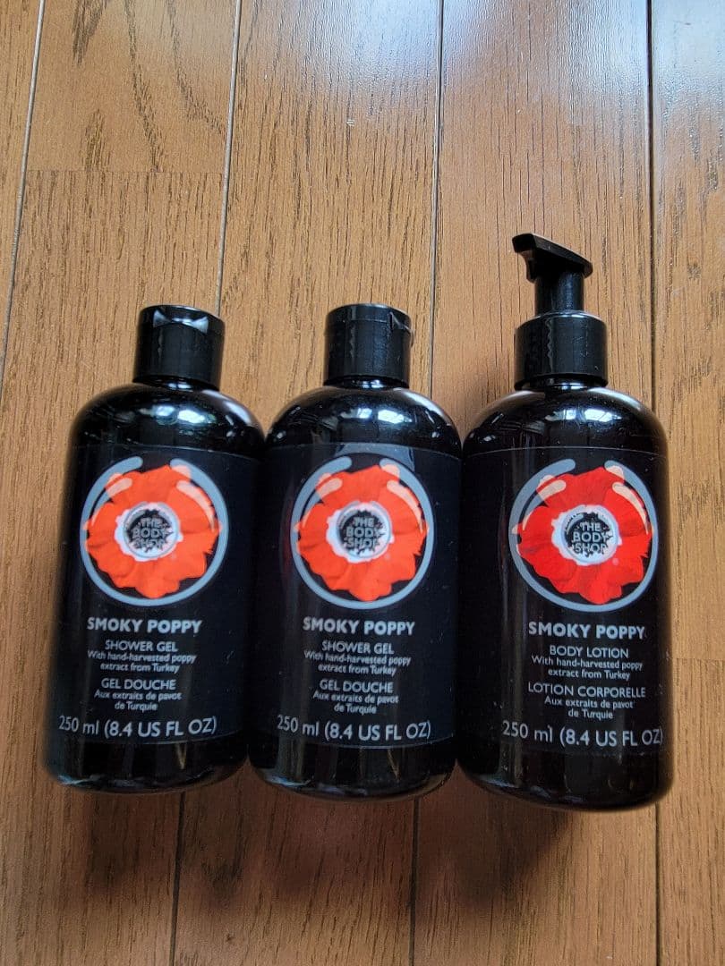 SMOKY POPPY シャワージェル2本＆ボディーローション 1本セット