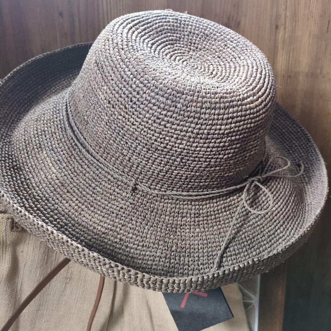 ヘレンカミンスキーのライファ帽子とKOOSのショルダーバッグ