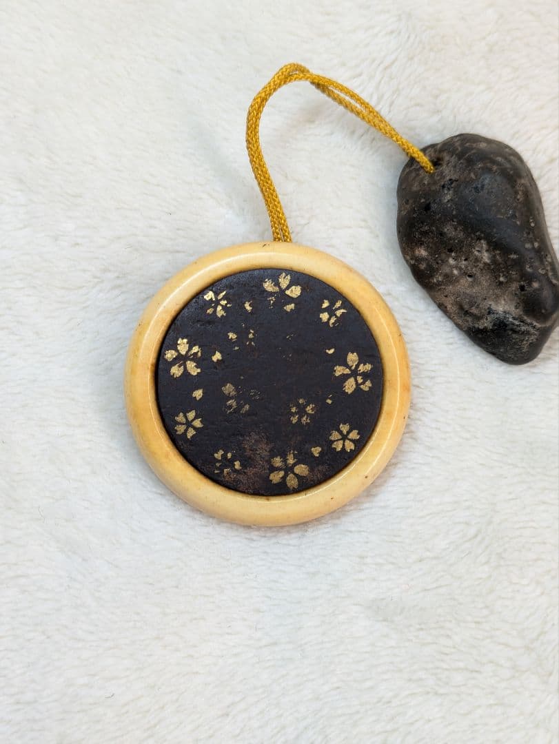 骨董　提げ物　根付　饅頭根付　根付け　金象嵌　桜吹雪　古玩　印籠