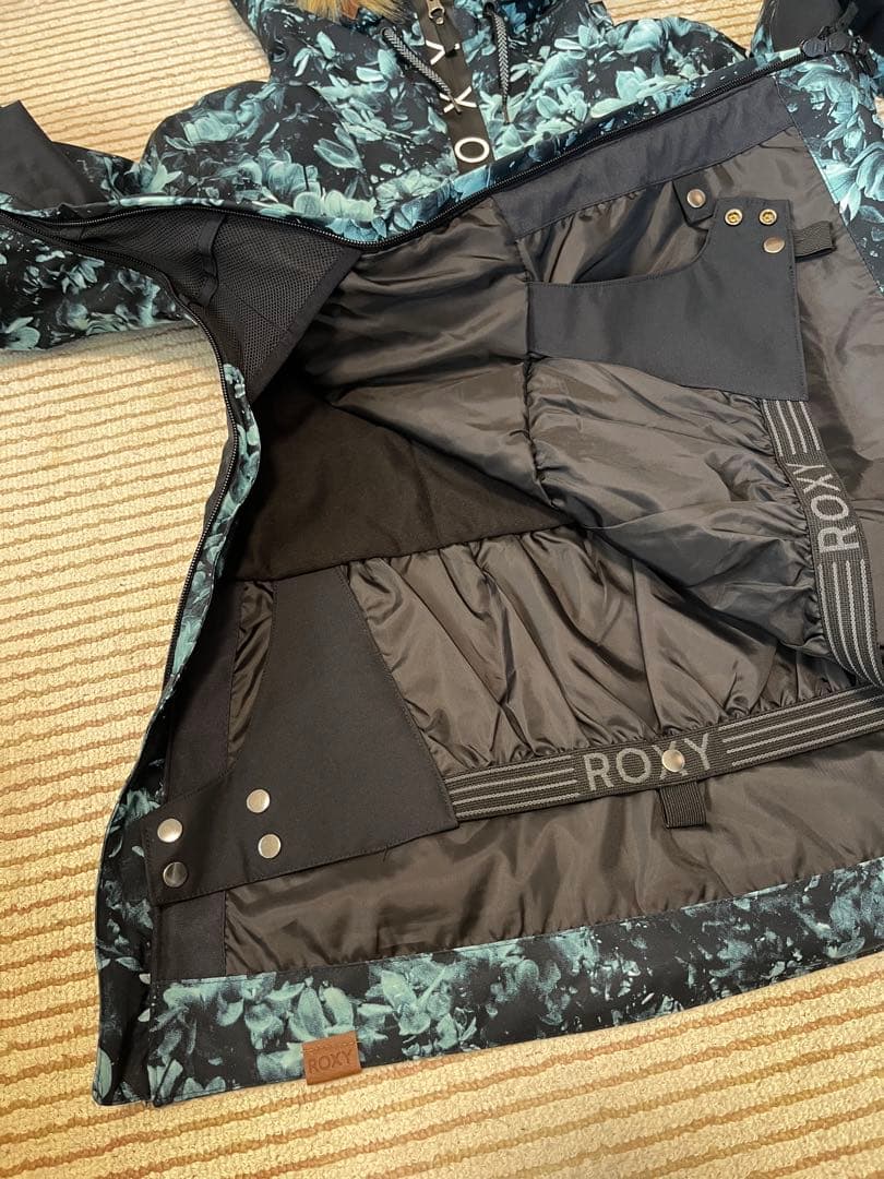 新品　ロキシー ROXY レディース S スノーボードウェア ジャケット
